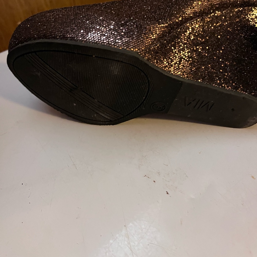 Shiny sparkle shoe, very good condition, gentle wore, size 9 wedge
